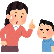 親に叱られている子供